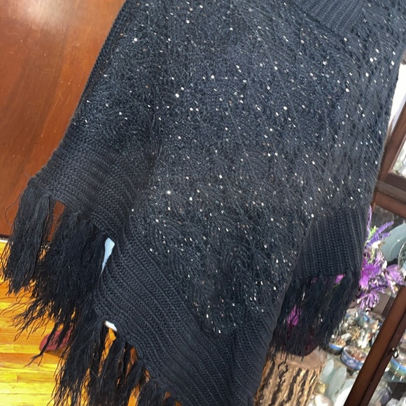 Black fringe sequin Shawl - Picture 2 of 7